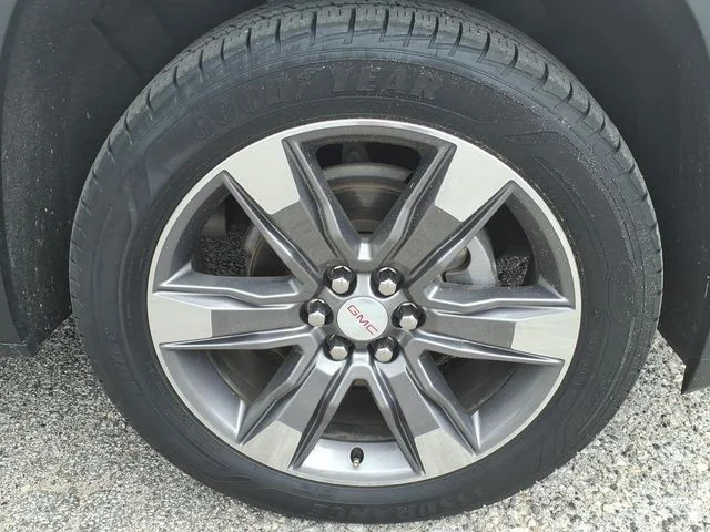 Used 2019 White GMC SLT-2 image 24
