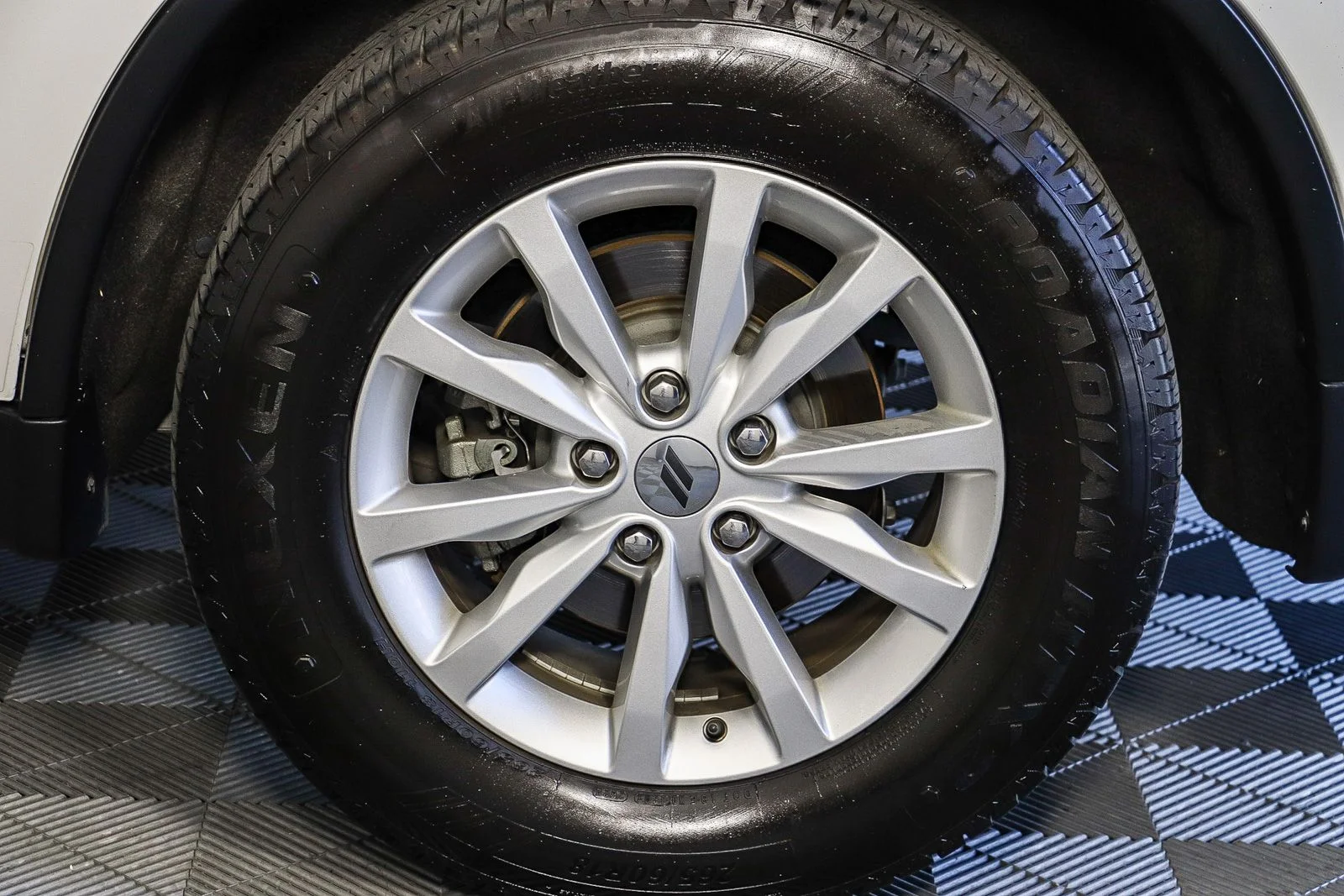 Used 2019 White Dodge SXT image 12