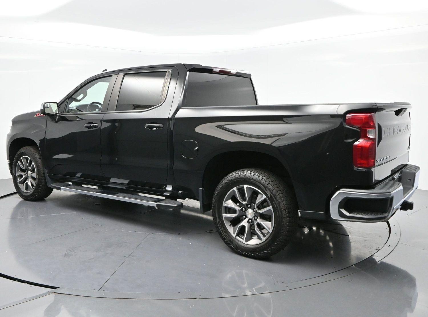 Used 2022 Black Chevrolet LT image 5