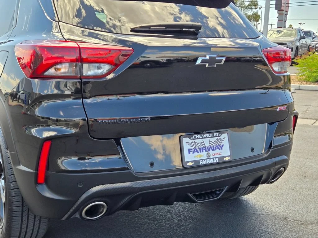 Used 2023 Mosaic Black Metallic Chevrolet RS image 5
