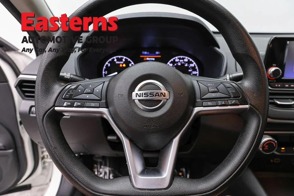 Used 2022 White Nissan 2.5 S image 10