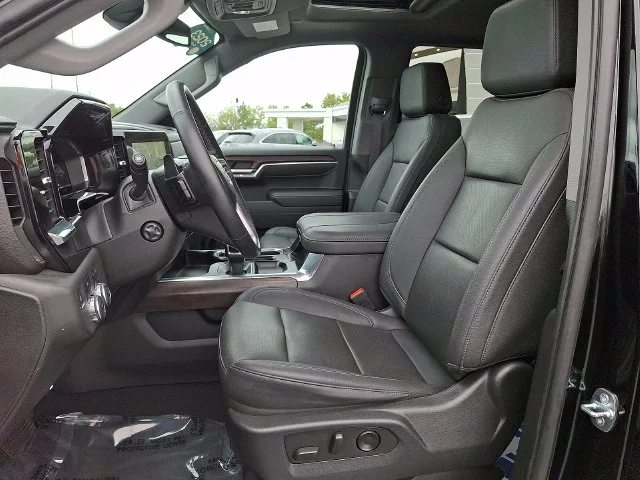 Used 2023 Black GMC SLT image 13