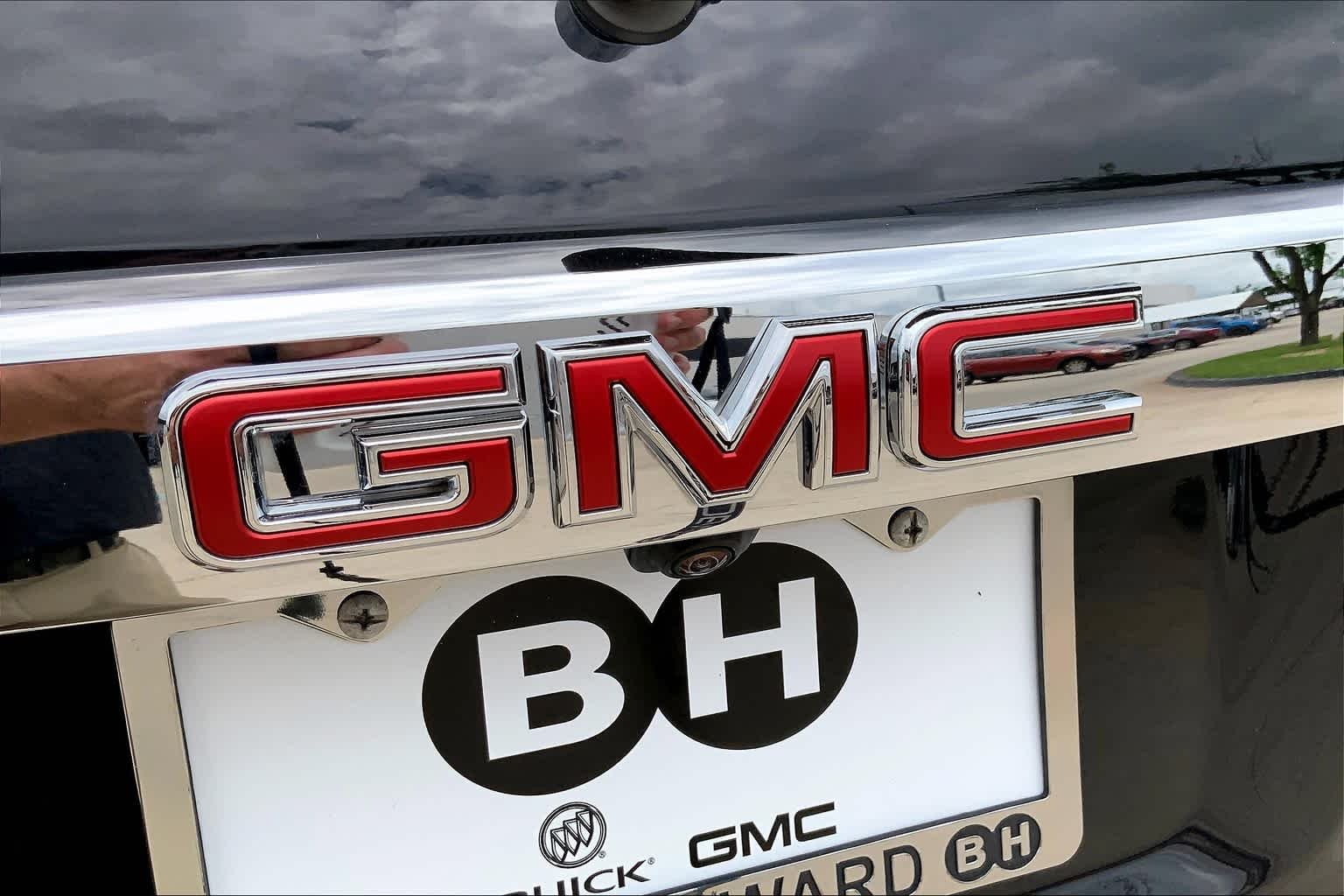 Used 2020 Carbon Black Metallic GMC SLT image 10