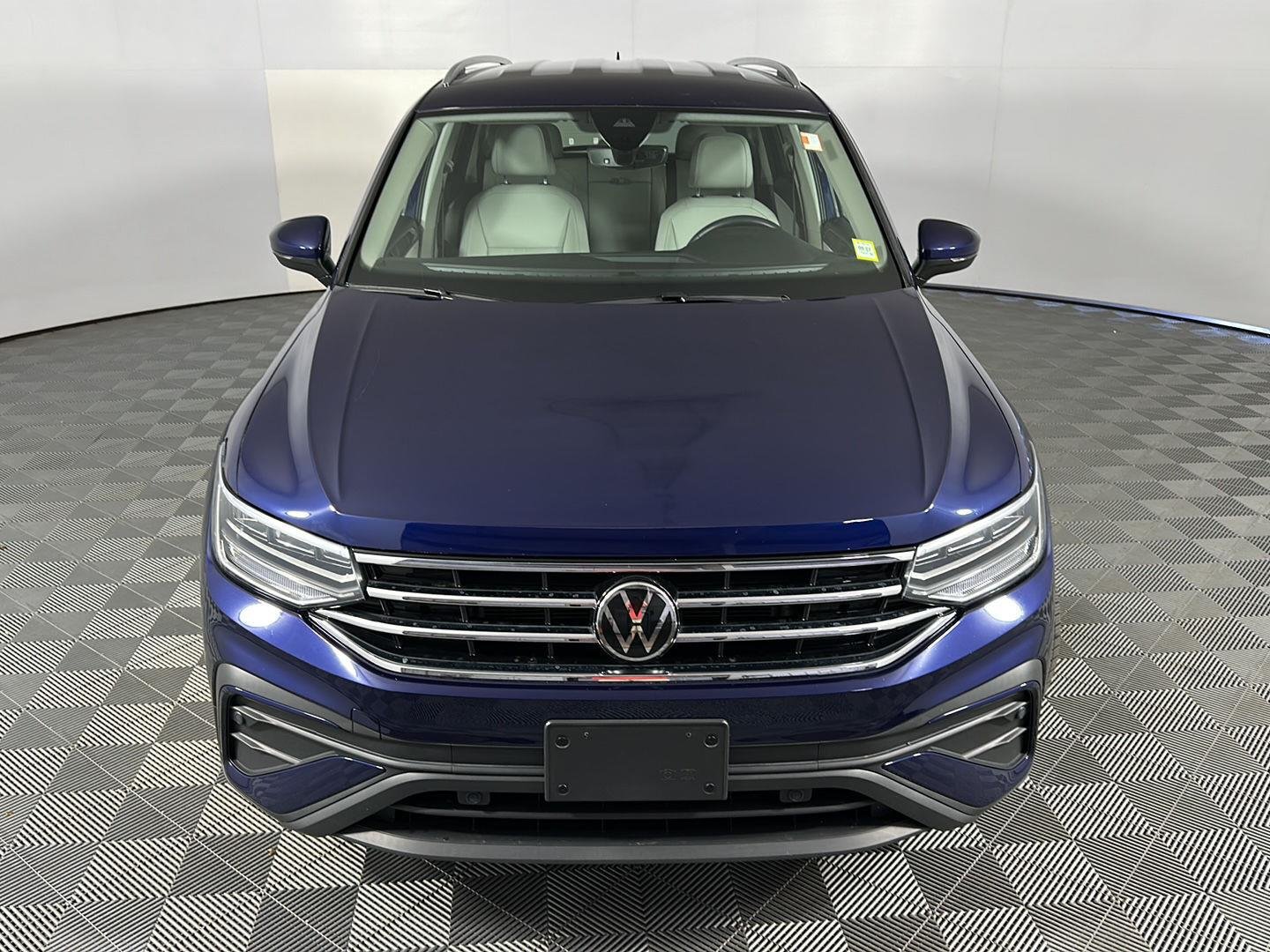 Used 2022 Atlantic Blue Metallic Volkswagen SE image 2