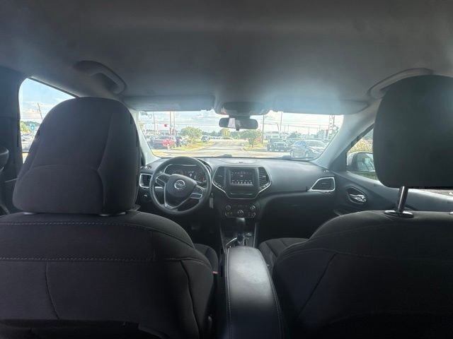 Used 2019 Silver Jeep Latitude image 19