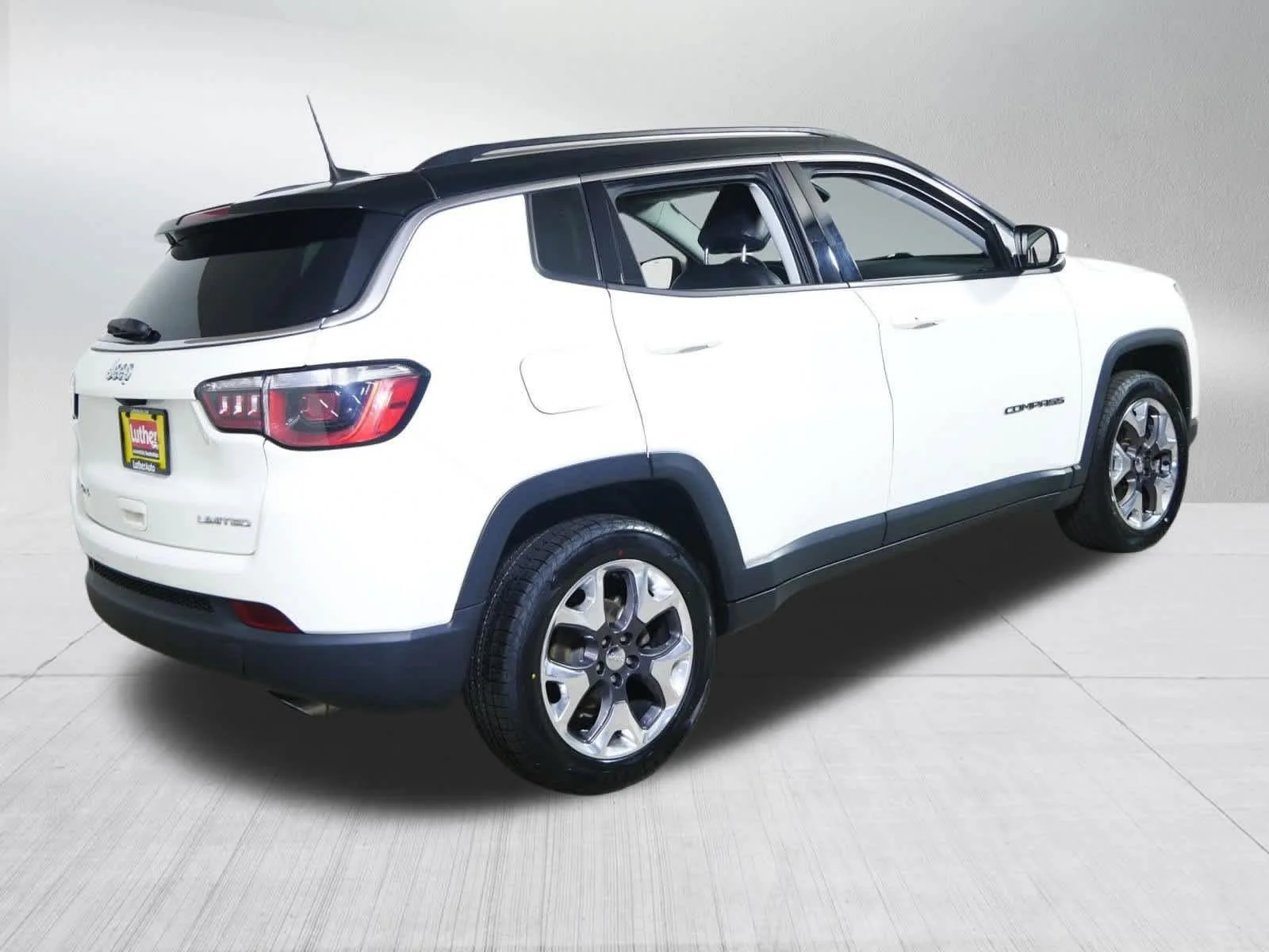 Used 2018 Billet Silver Metallic Clearcoat Jeep Limited image 7