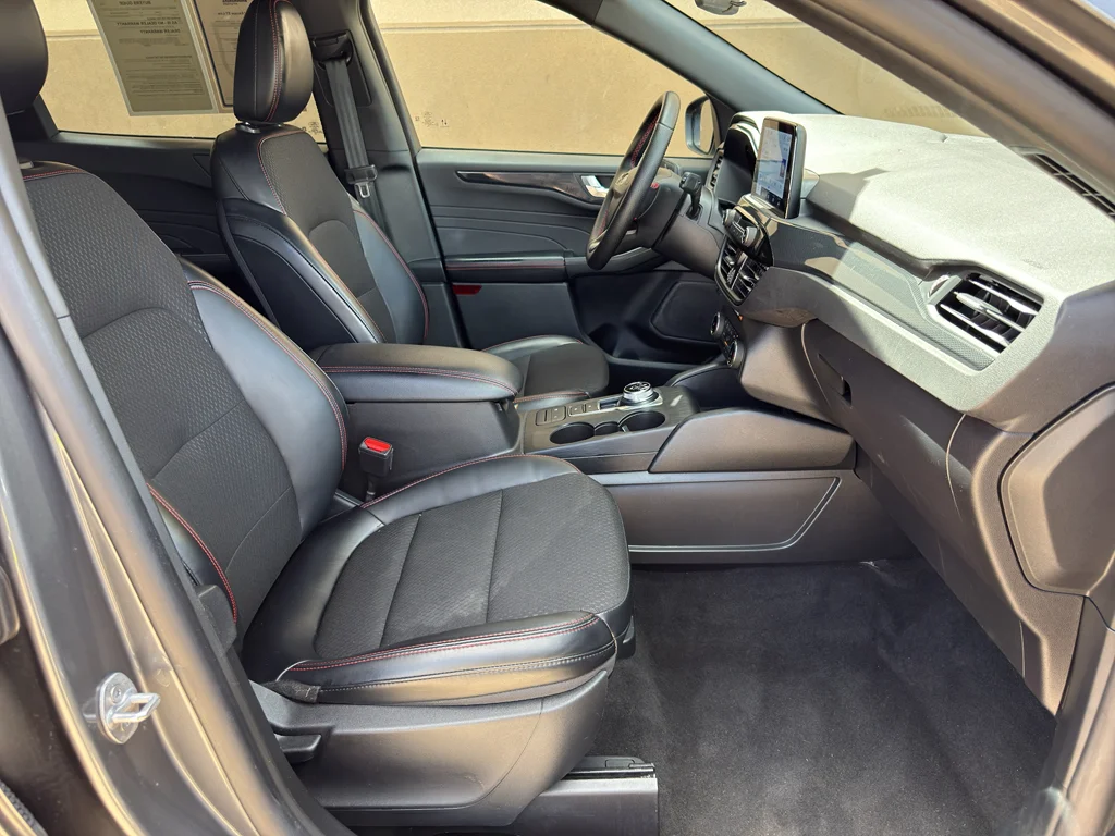 Used 2025 Carbonized Gray Metallic Ford ST-Line image 24