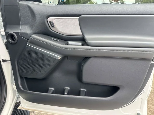 New 2026 Star White Metallic Tri-Coat Ford Active image 17