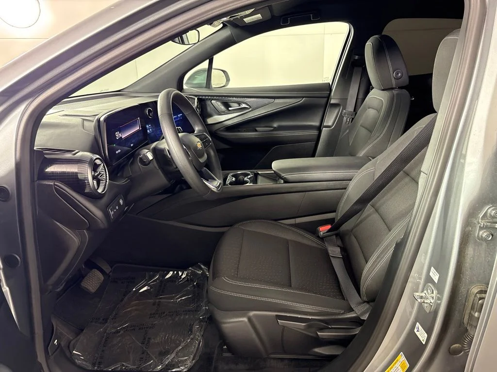 Used 2025 Gray Chevrolet LT image 29