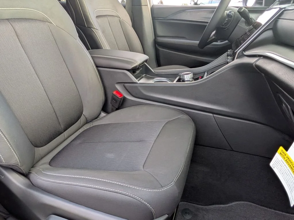 New 2025 White Jeep Laredo image 25