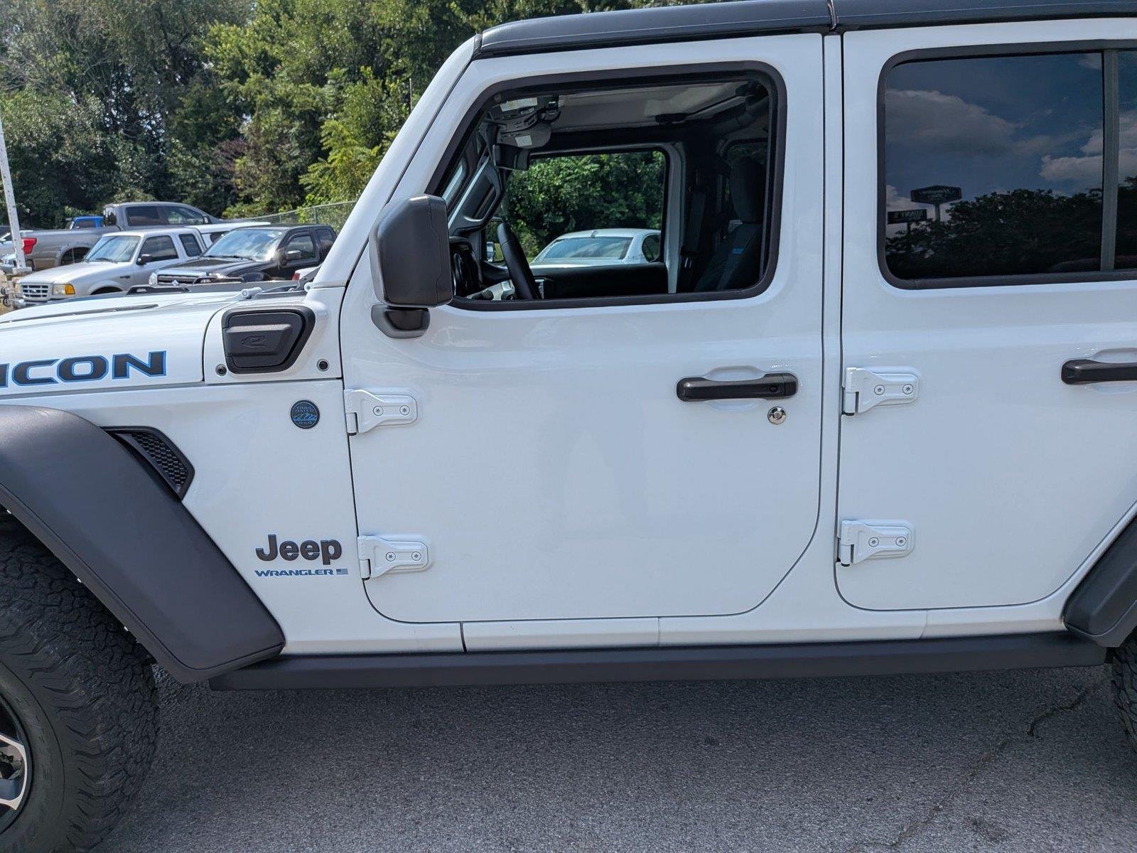 Used 2023 Bright White Clearcoat Jeep Rubicon image 15