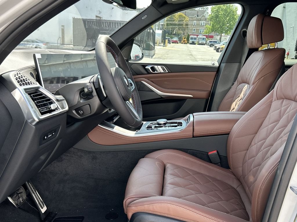 New 2026 White BMW M60i image 11