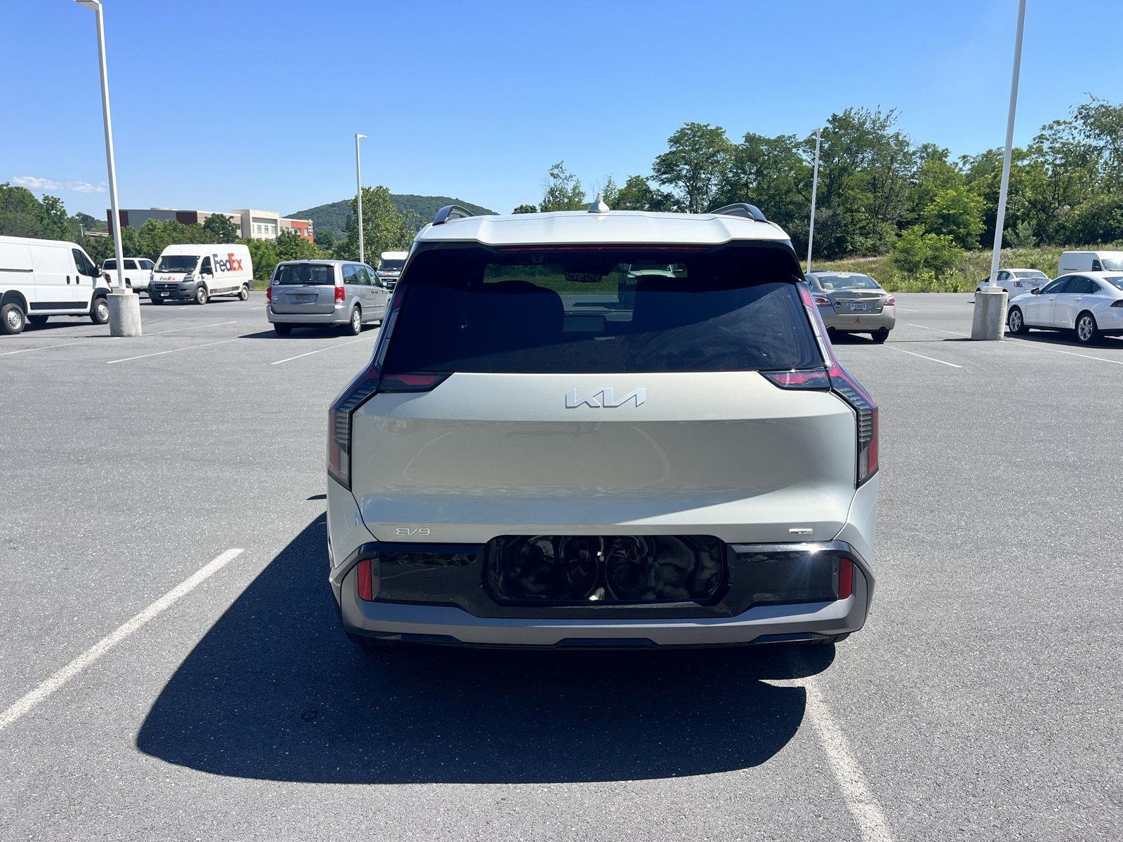 Used 2024 Ivory Silver Gloss Kia GT-Line image 6