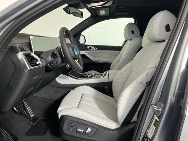 Used 2026 Skyscraper Grey Metallic BMW xDrive40i image 11