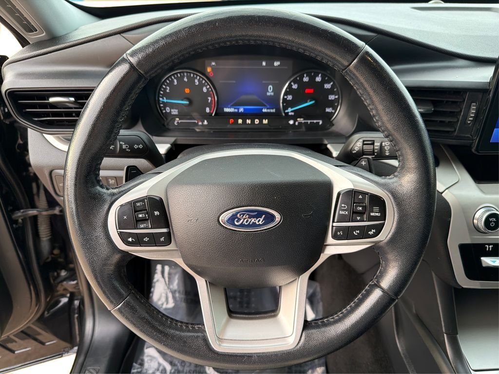 Used 2020 Agate Black Metallic Ford XLT image 17