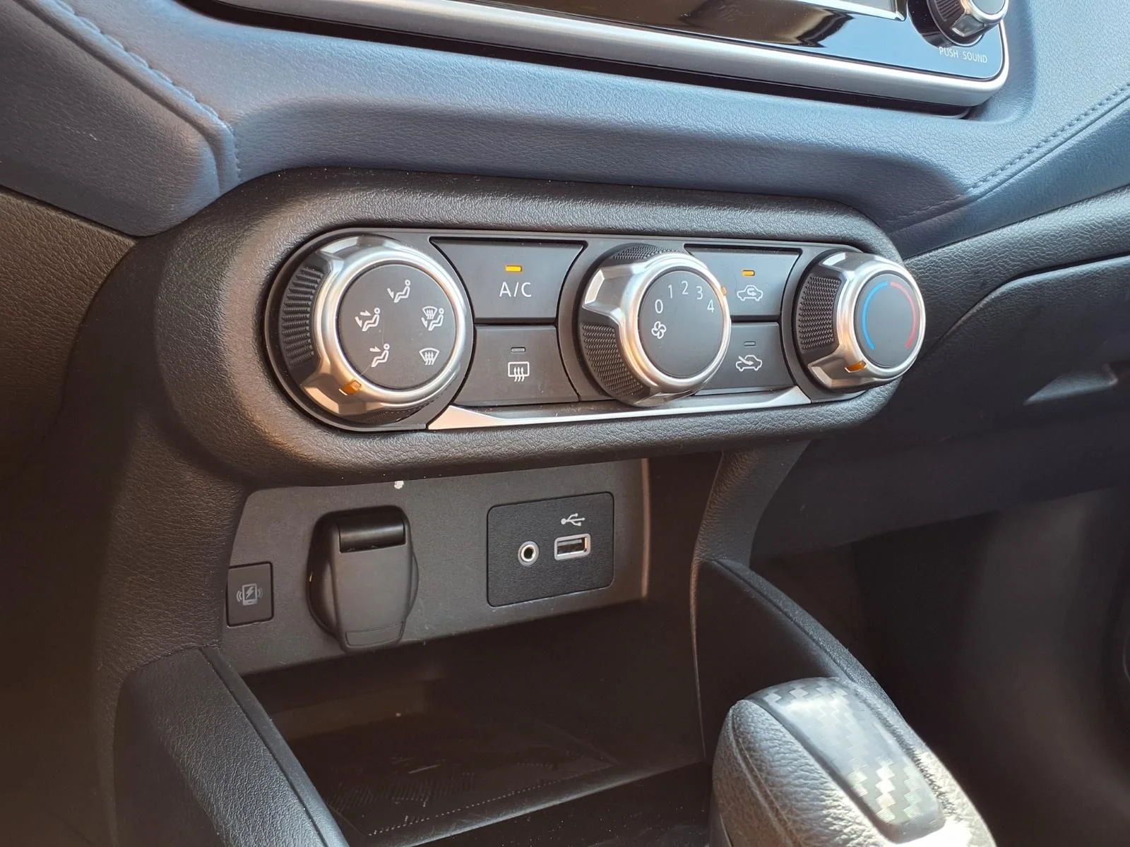 2025 Nissan Versa Sedan SV - Photo 19