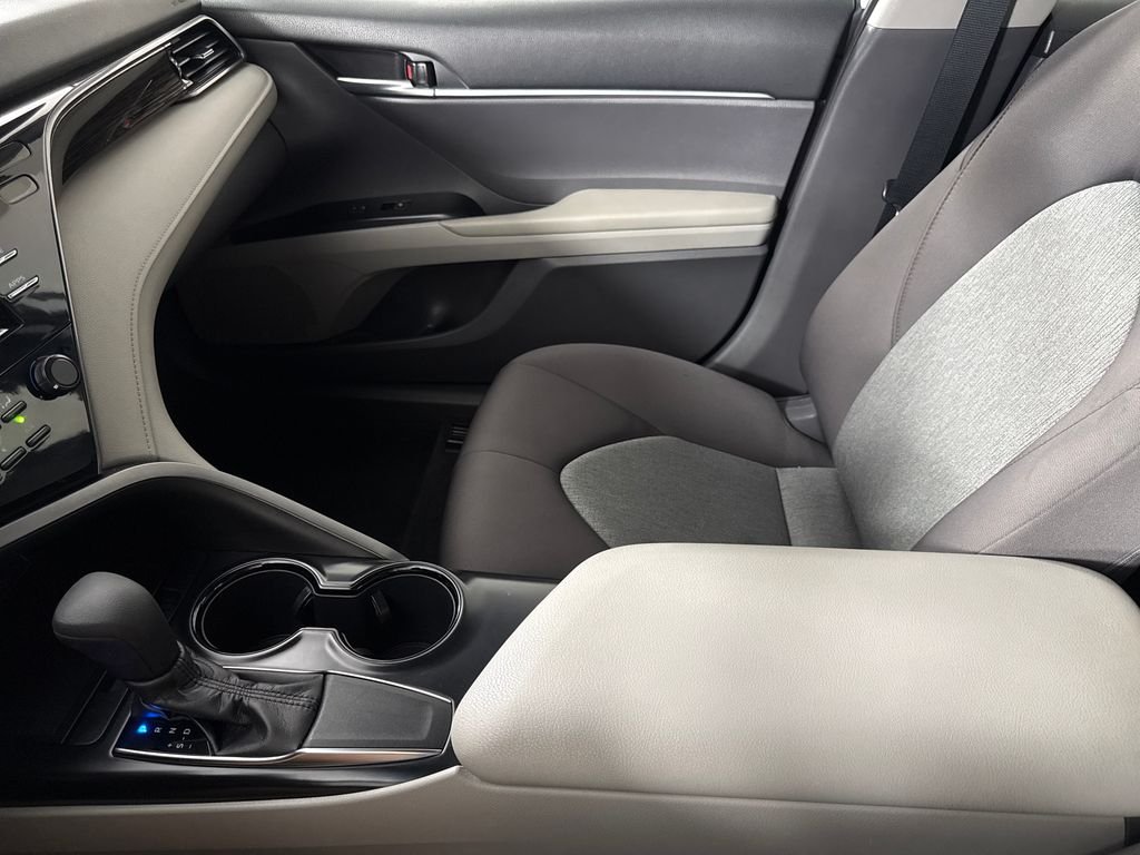 2019 Toyota Camry LE - Photo 17