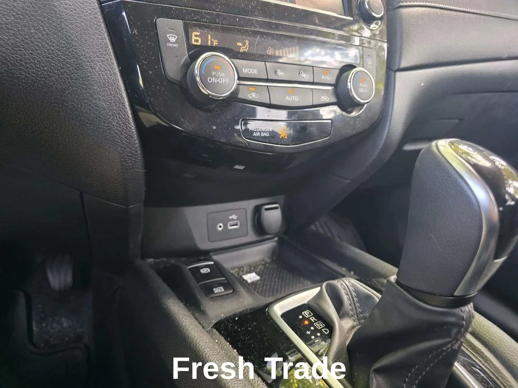 Used 2020 Pearl White Tricoat Nissan SV image 17