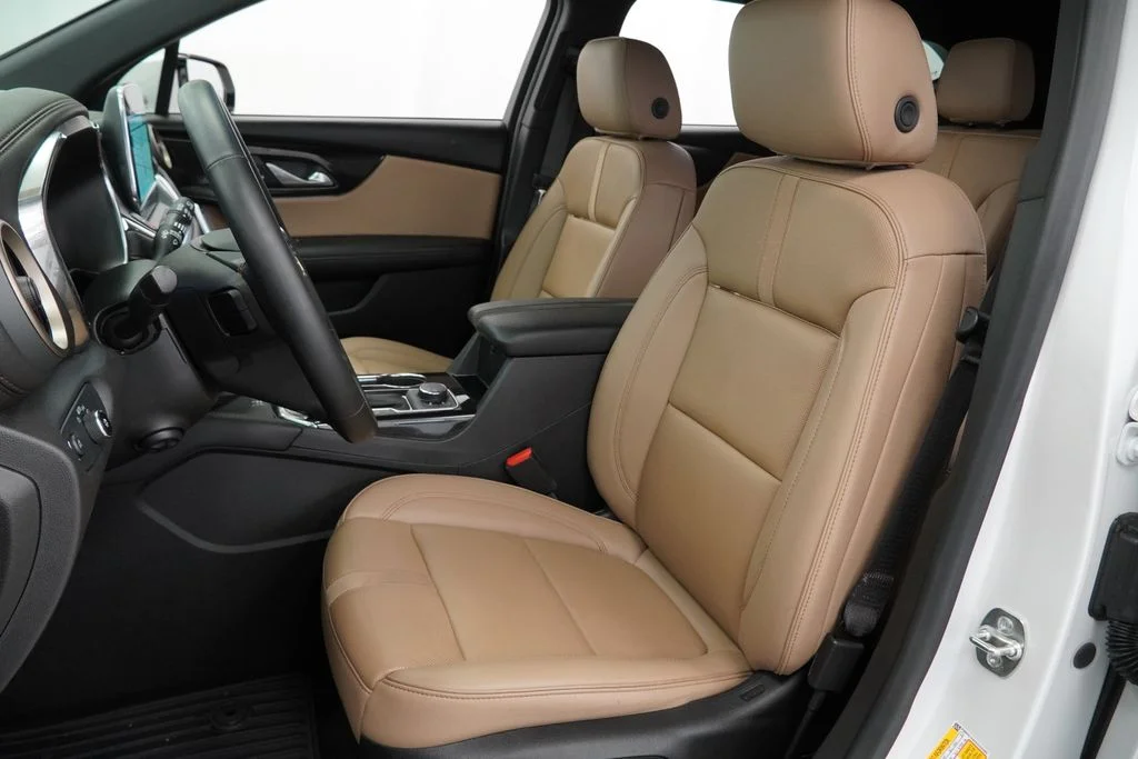Used 2025 Beige Chevrolet Premier image 9
