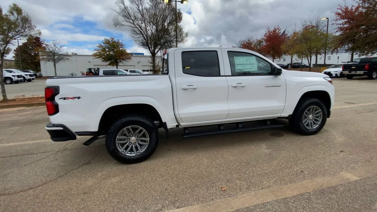 Used 2026 Summit White Chevrolet LT image 9