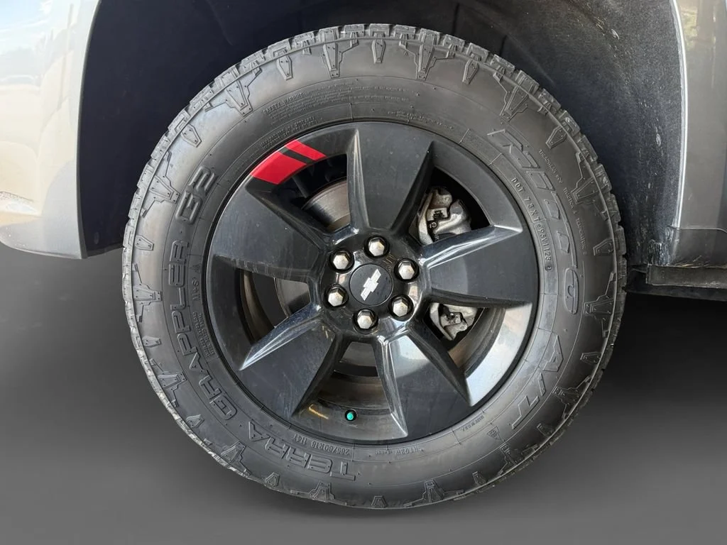 Used 2021 SATIN STEEL METALLIC Chevrolet 4WD LT image 15