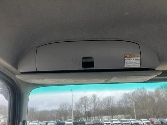 Used 2023 White Isuzu  image 15