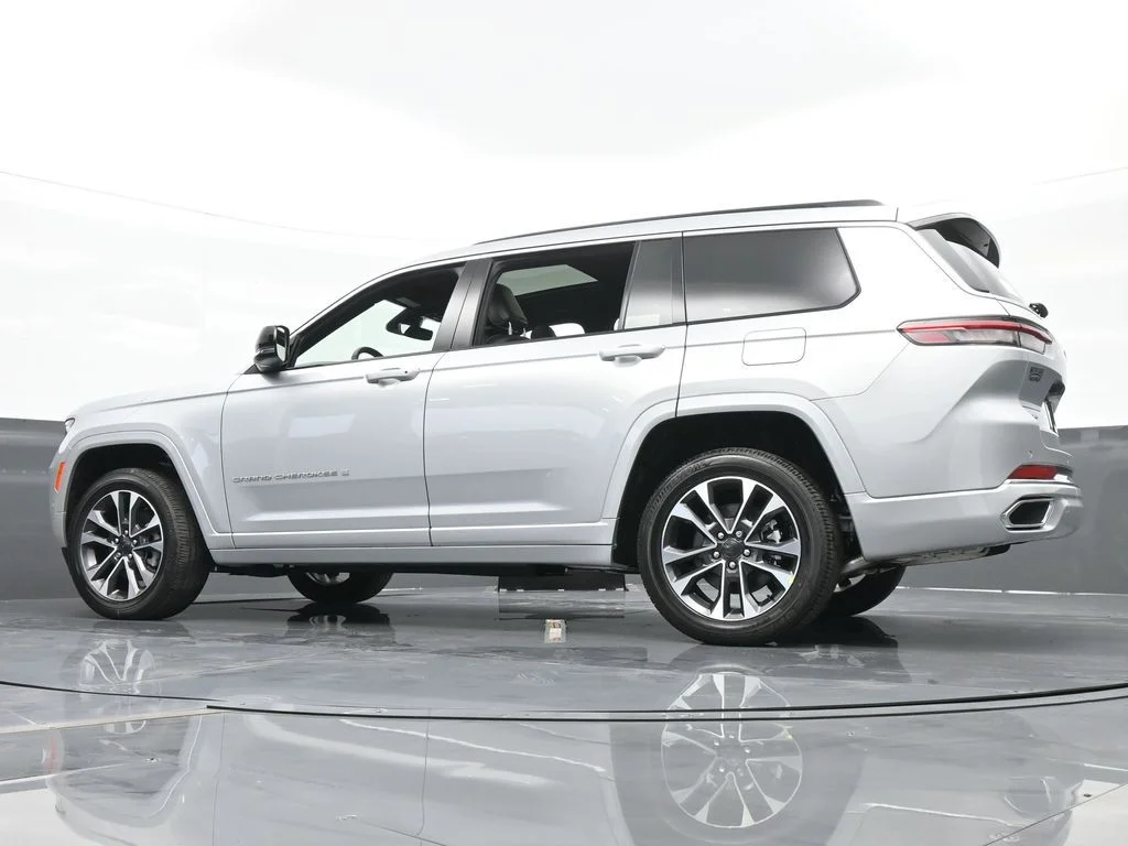 Used 2024 Silver Zynith Jeep Overland image 51