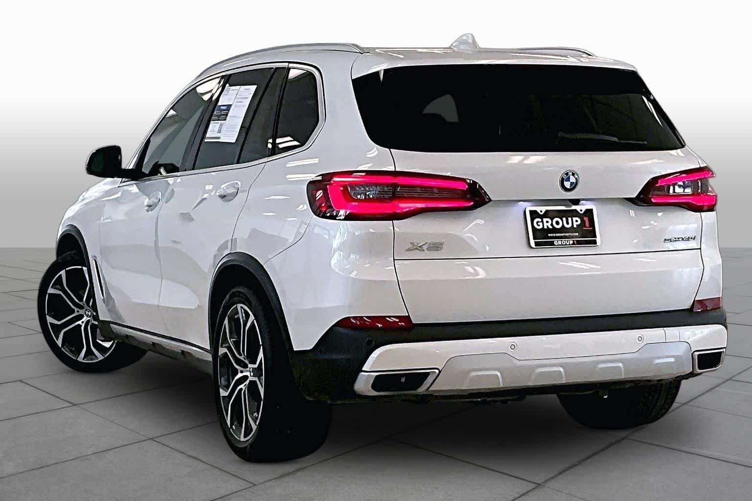 Used 2022 Mineral White Metallic BMW sDrive40i image 11