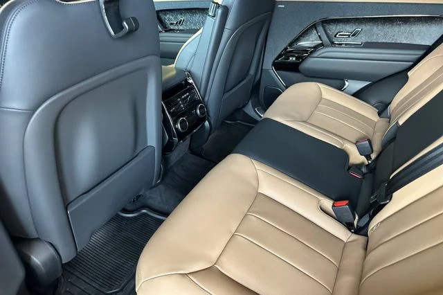 New 2026 Carpathian Grey Land Rover Dynamic SE image 11