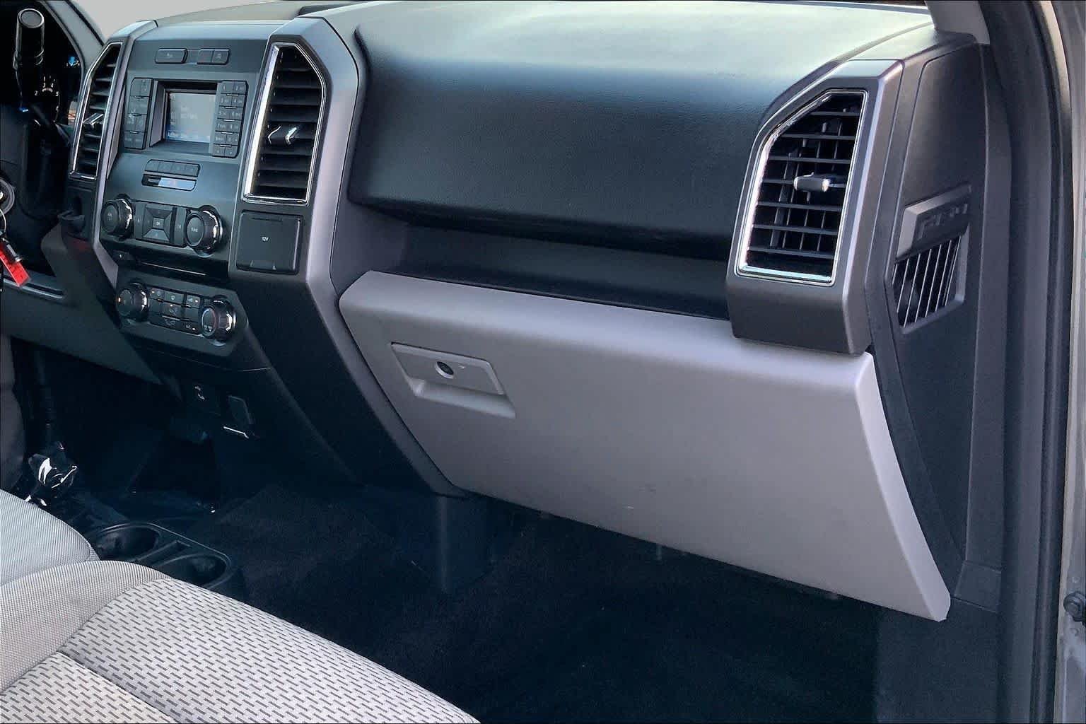 Used 2016 Magnetic Metallic Ford XLT image 17