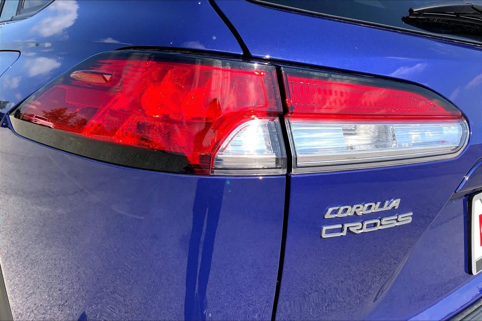 Certified Used 2025 Blue Crush Metallic Toyota LE image 28