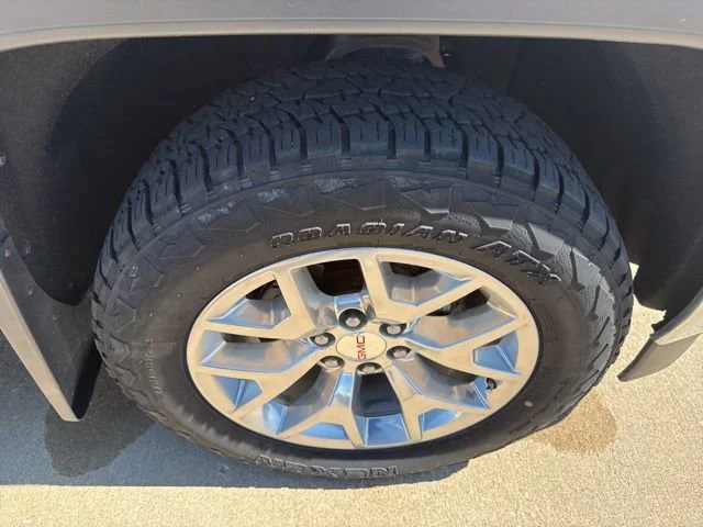 Used 2018 WHITE FROST TRICOAT GMC SLT image 56