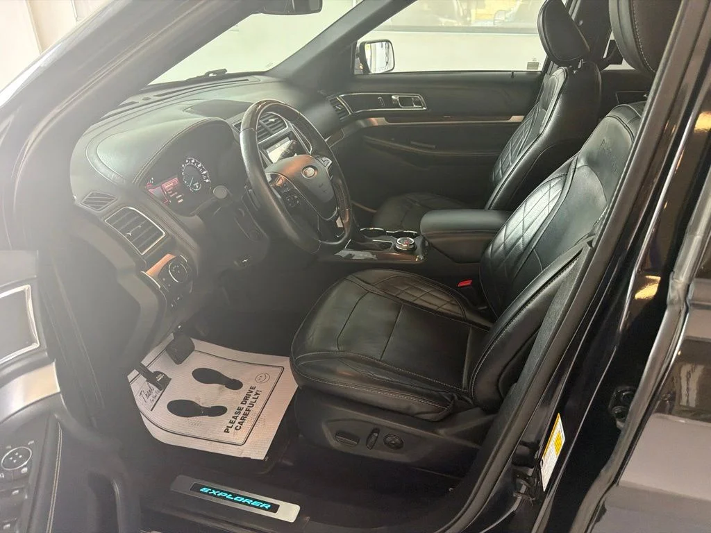 Used 2019 Black Metallic Ford Platinum image 5