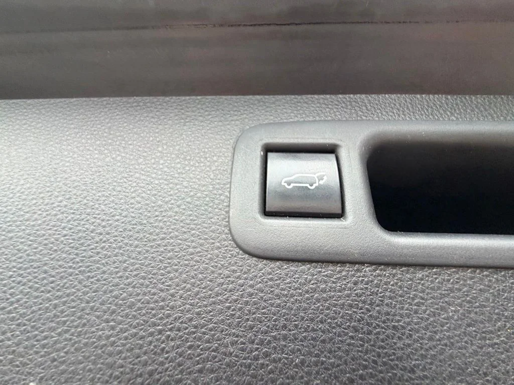 Used 2021 Silver Toyota XLE image 51