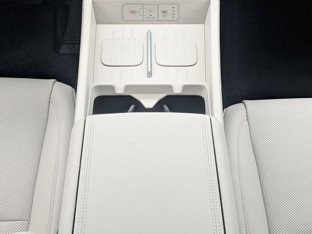 New 2026 White Hyundai SEL FWD image 20