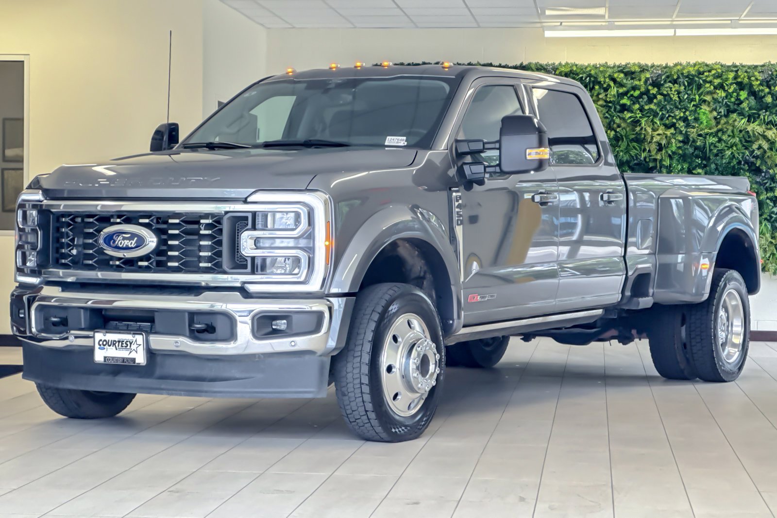 Used 2024 Gray Metallic Ford LARIAT image 8