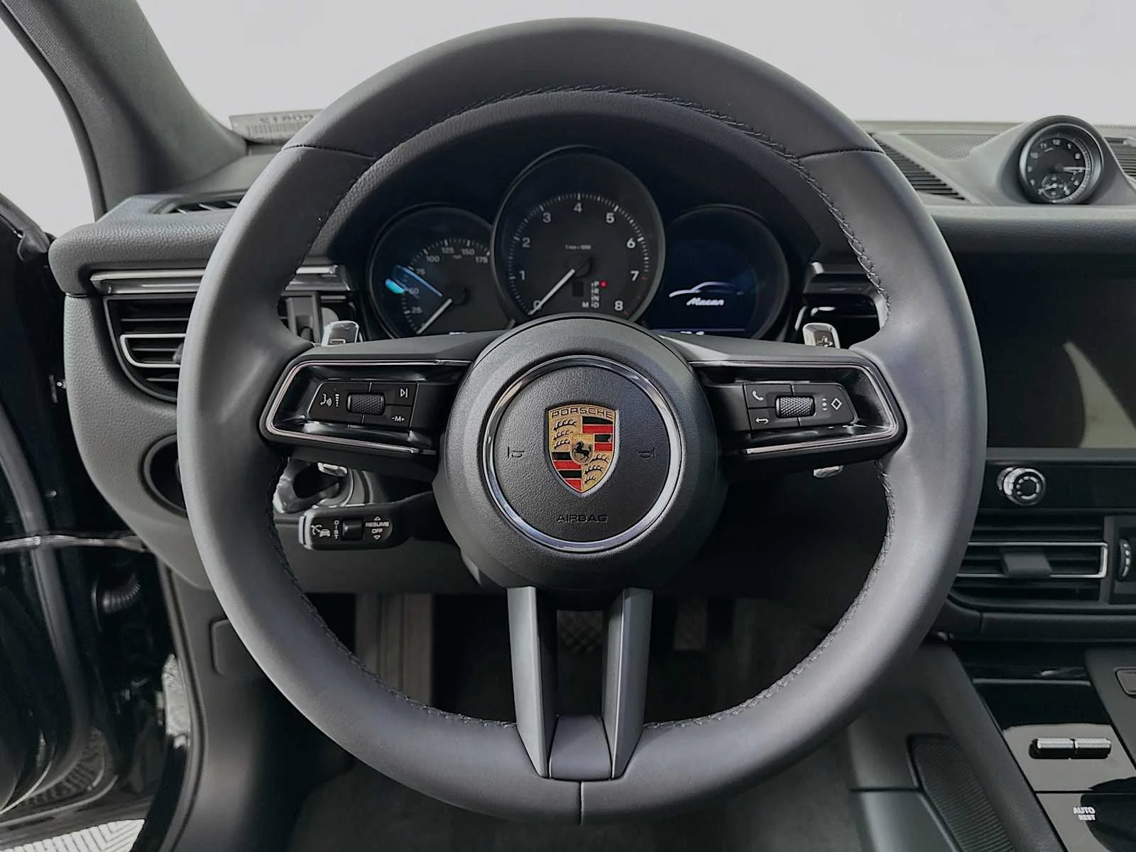 2025 Porsche Macan - Photo 15