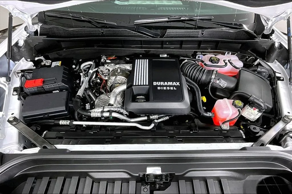 New 2026 Summit White GMC Elevation image 2