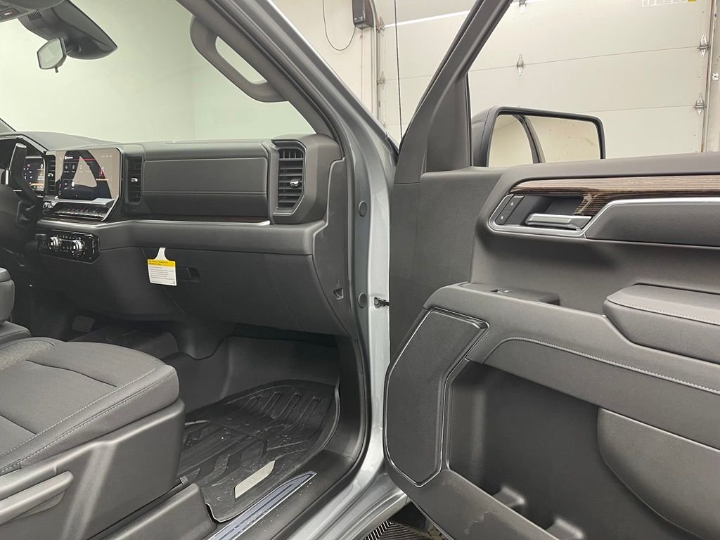 New 2026 Sterling Metallic GMC Elevation image 31