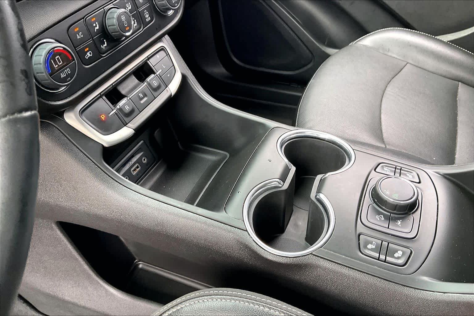 2023 GMC Terrain SLT - Photo 24