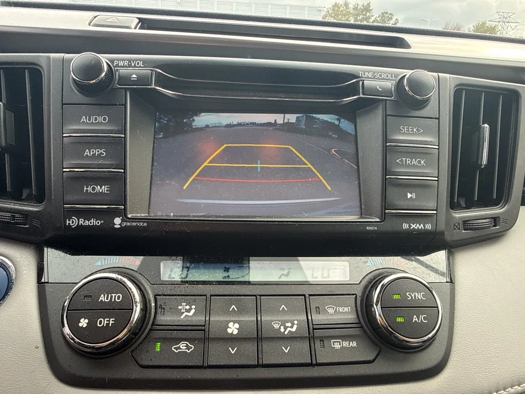 Used 2017 Silver Toyota XLE image 11