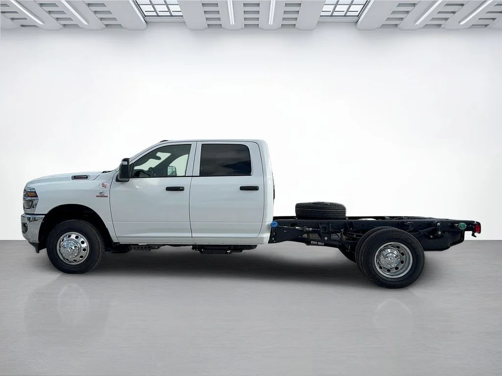 2026 RAM 3500 Chassis Tradesman - Photo 6