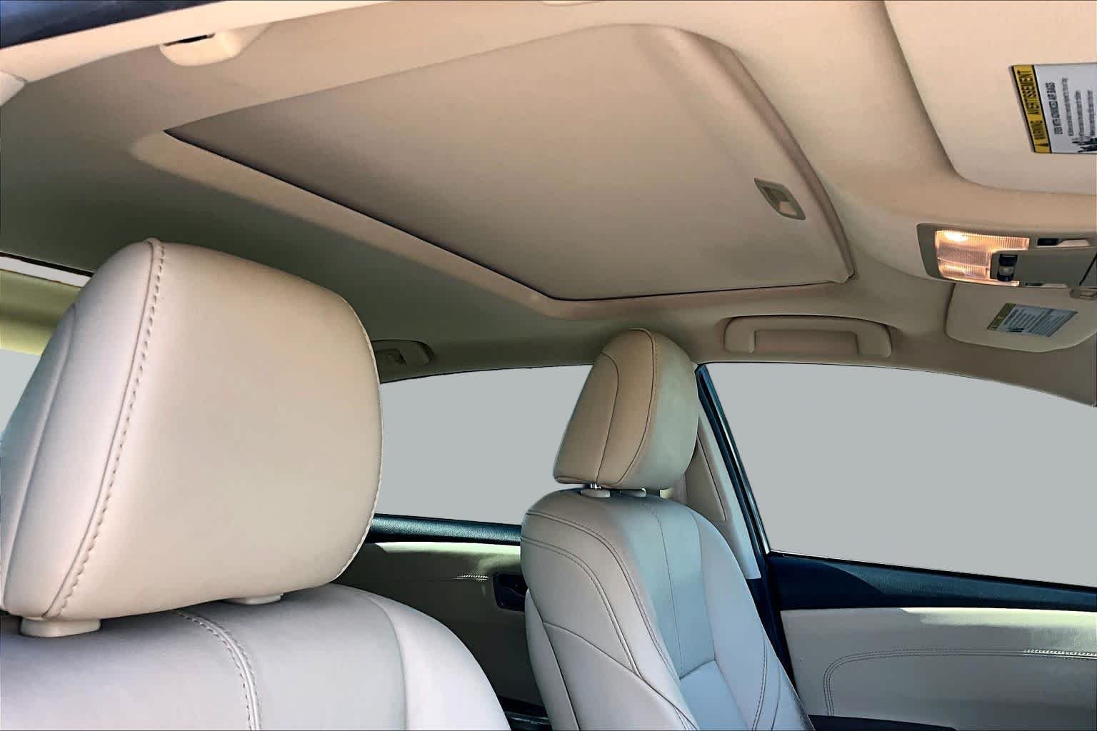 Used 2014 Creme Brulee Mica Toyota XLE image 14