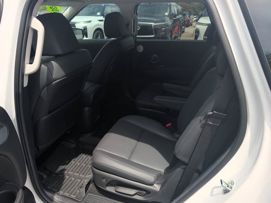Used 2026 Creamy White Pearl Hyundai SEL 7P image 9