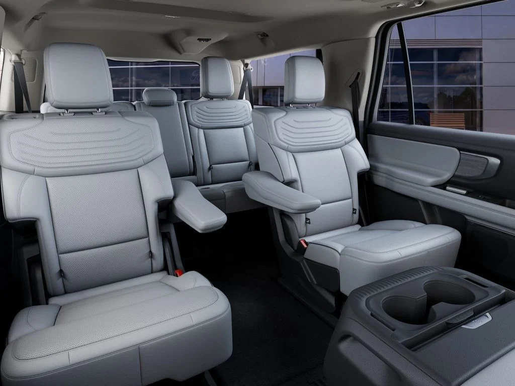 New 2027 Star White Metallic Tri-Coat Ford Platinum image 12