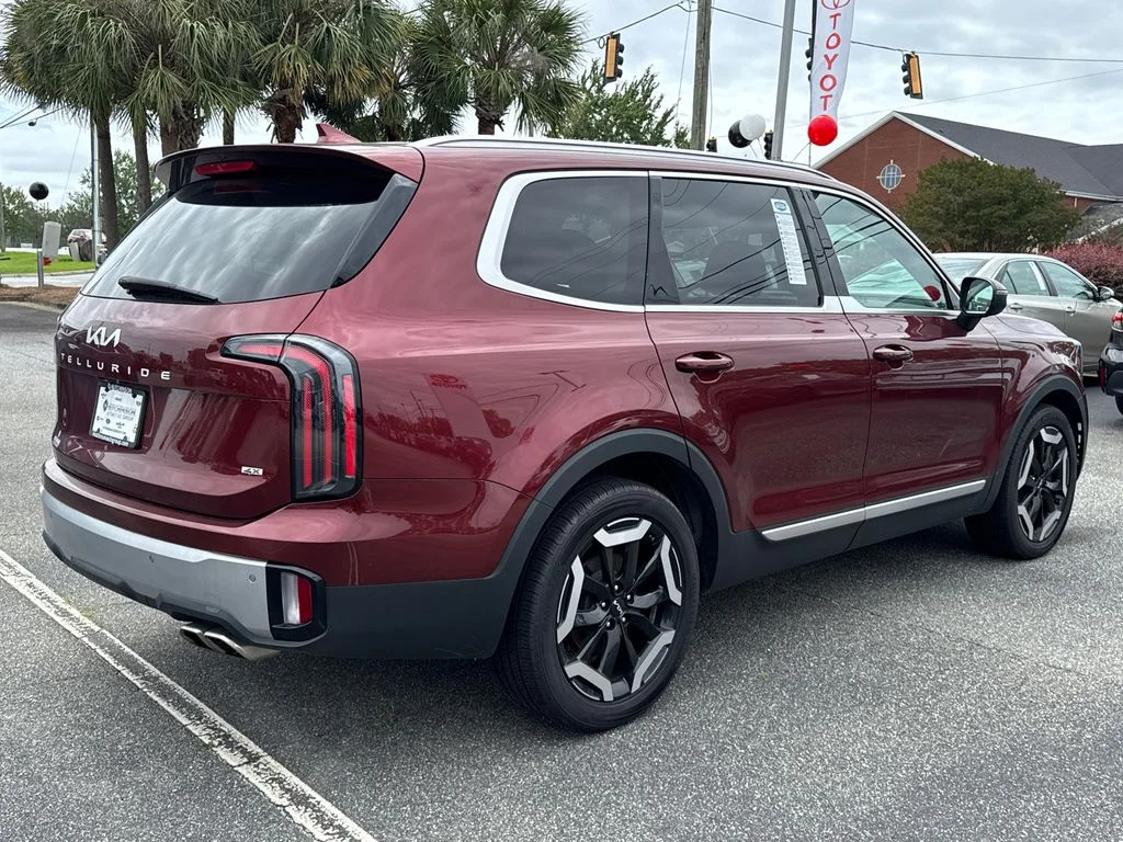 Used 2023 Red Kia EX image 3