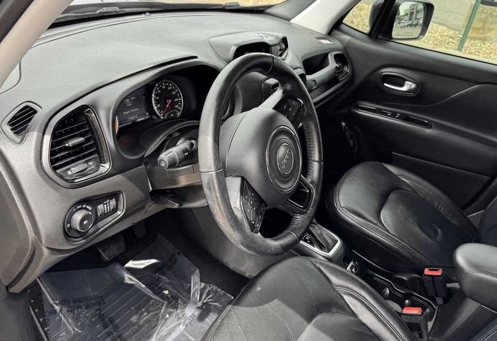 Used 2018 Gray Jeep Latitude image 15