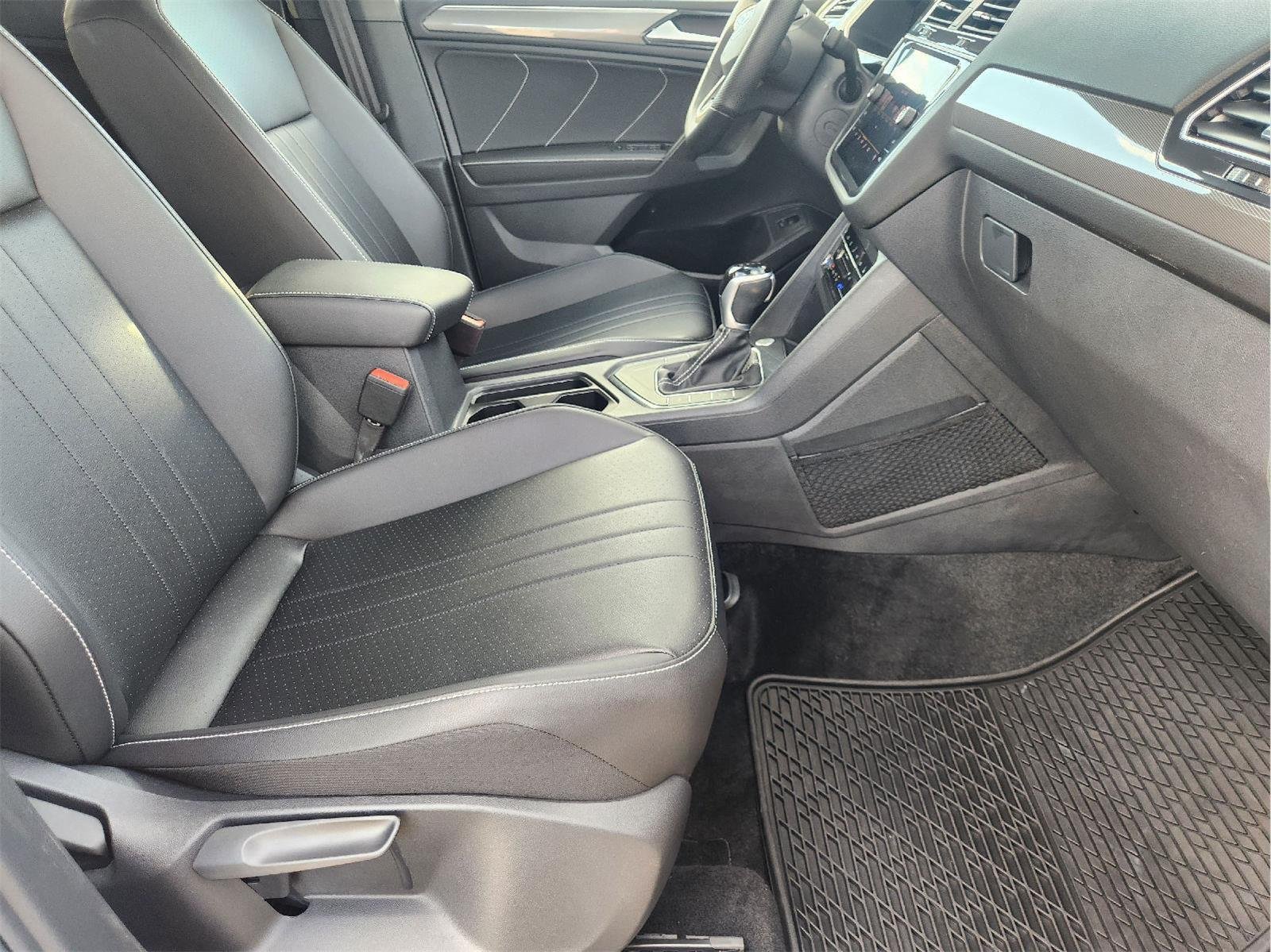 2024 Volkswagen Tiguan photo 14 of 33