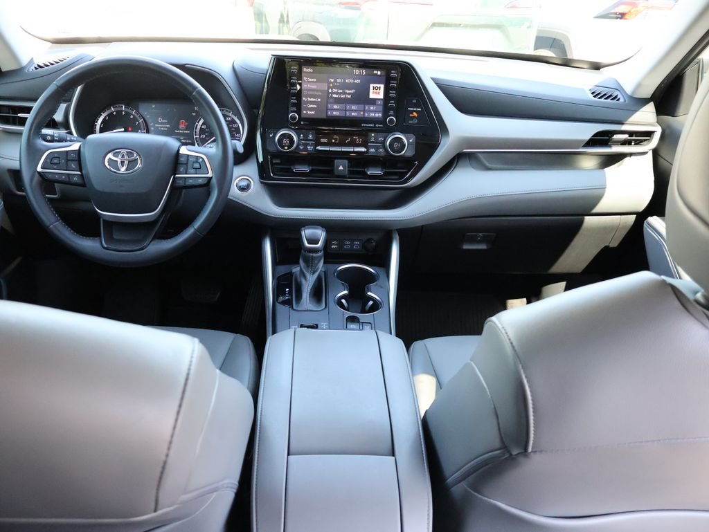 Used 2022 Silver Toyota XLE image 14