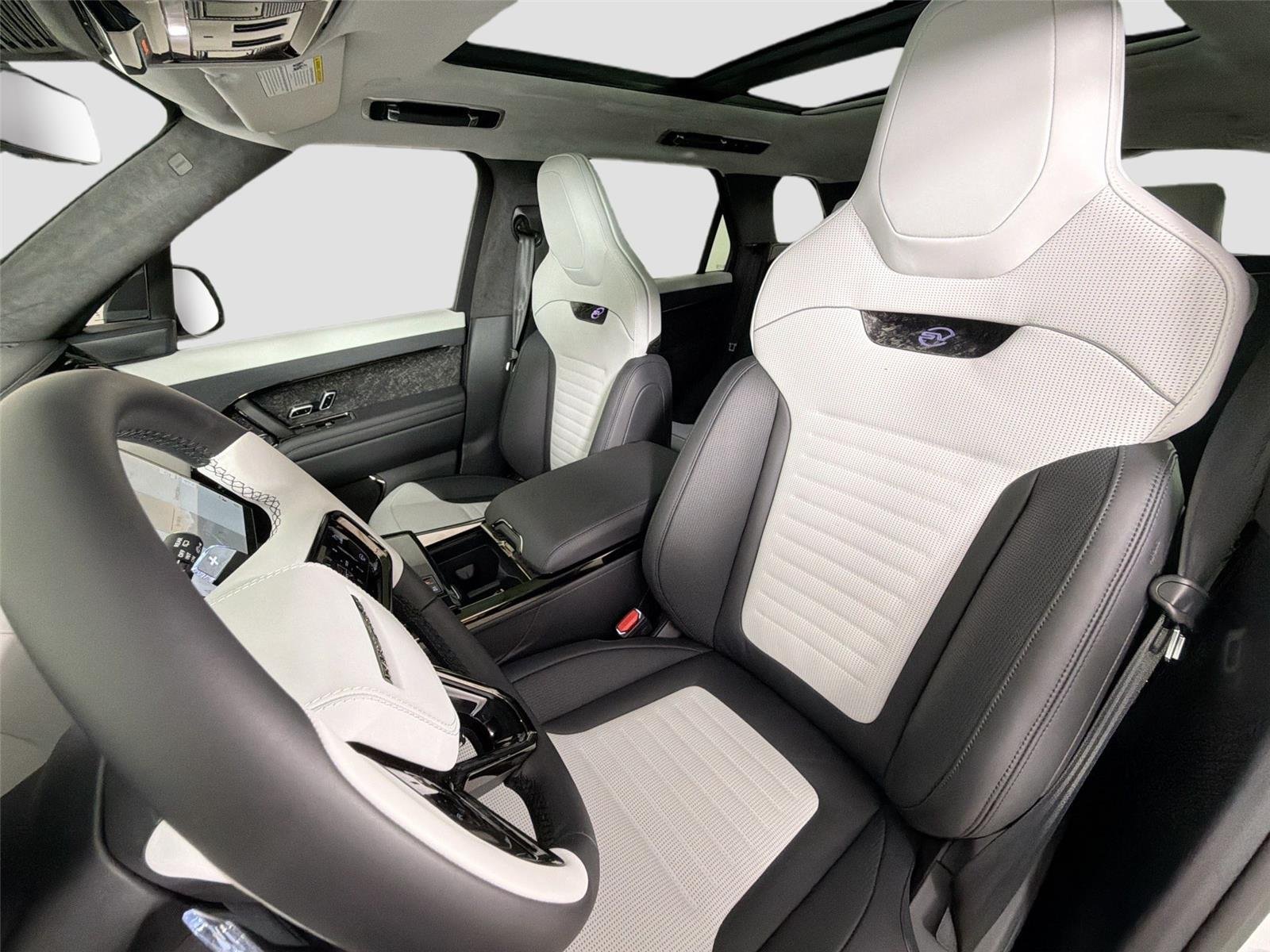 New 2026 OSTUNI PEARL WHITE Land Rover SV image 19